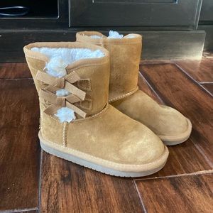 Girls Kooburra by UGG 10